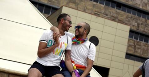 qatar-permitira-la-asistencia-de-parejas-gays-a-los-partidos-del-mundial,-pero-“sin-muestras-de-afecto”