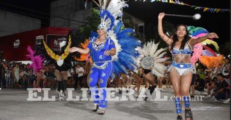 el-carnaval-loretano-dejo-a-su-paso-una-estela-de-color-y-de-ritmo