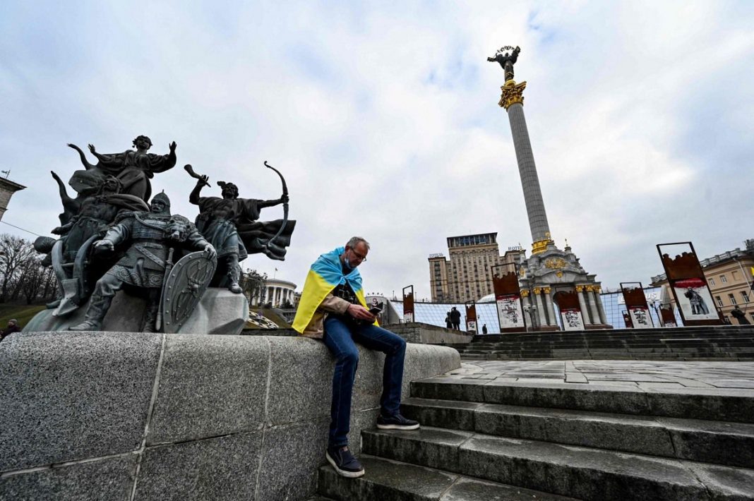 walkie-talkies,-mapas-sin-conexion-y-apps-con-alertas:-que-apps-descargan-los-ucranianos
