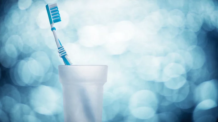 adios-al-cepillo:-inventan-un-sistema-con-microrobots-para-lavarse-los-dientes