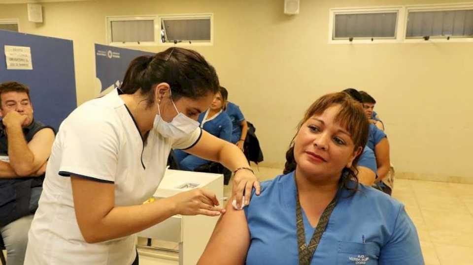 salud-adelanto-cuando-comenzara-la-vacunacion-contra-el-dengue-para-los-docentes-tucumanos